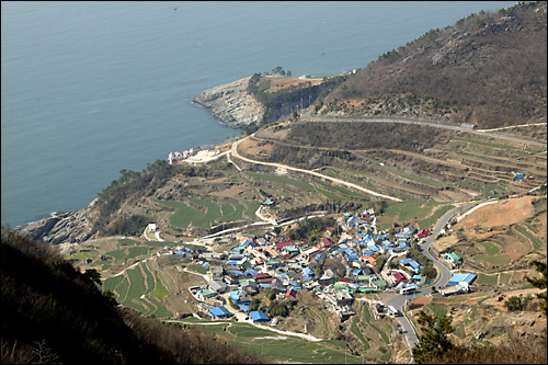 설흘산 정상에서 바라 본 가천 다랭이마을 